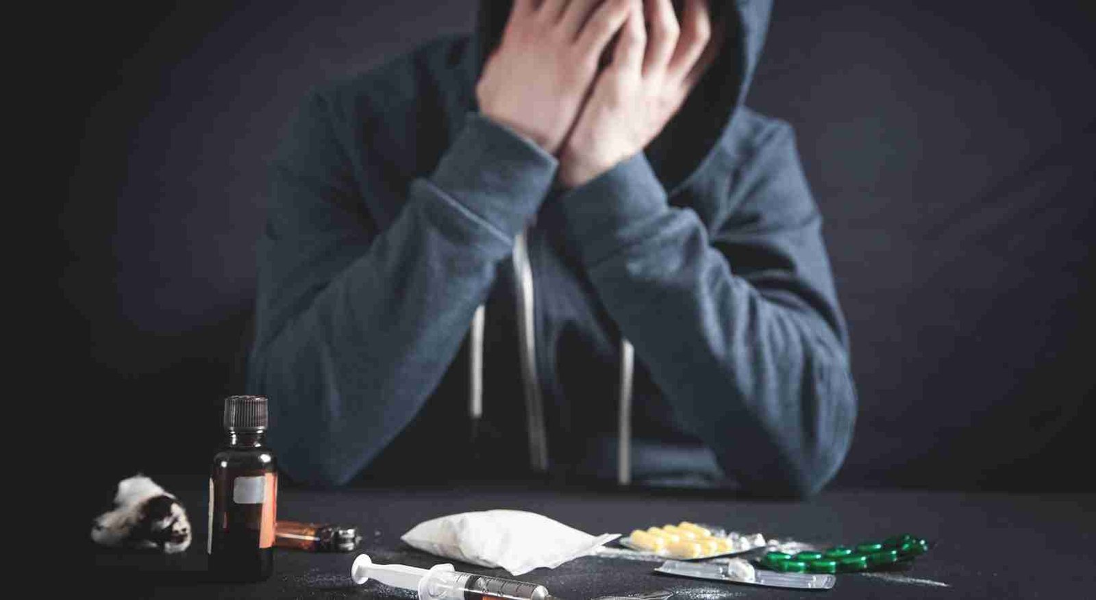 What are the signs of substance abuse and how does it affect the mental health of an individual